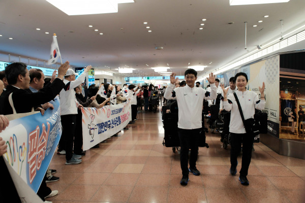 본부 입국 민단 환영.JPG