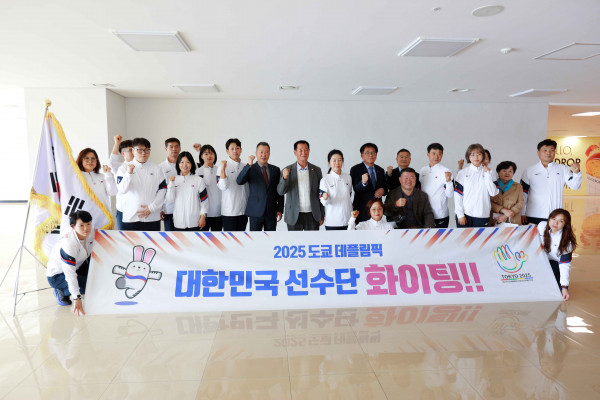 출영식 후 단체.JPG